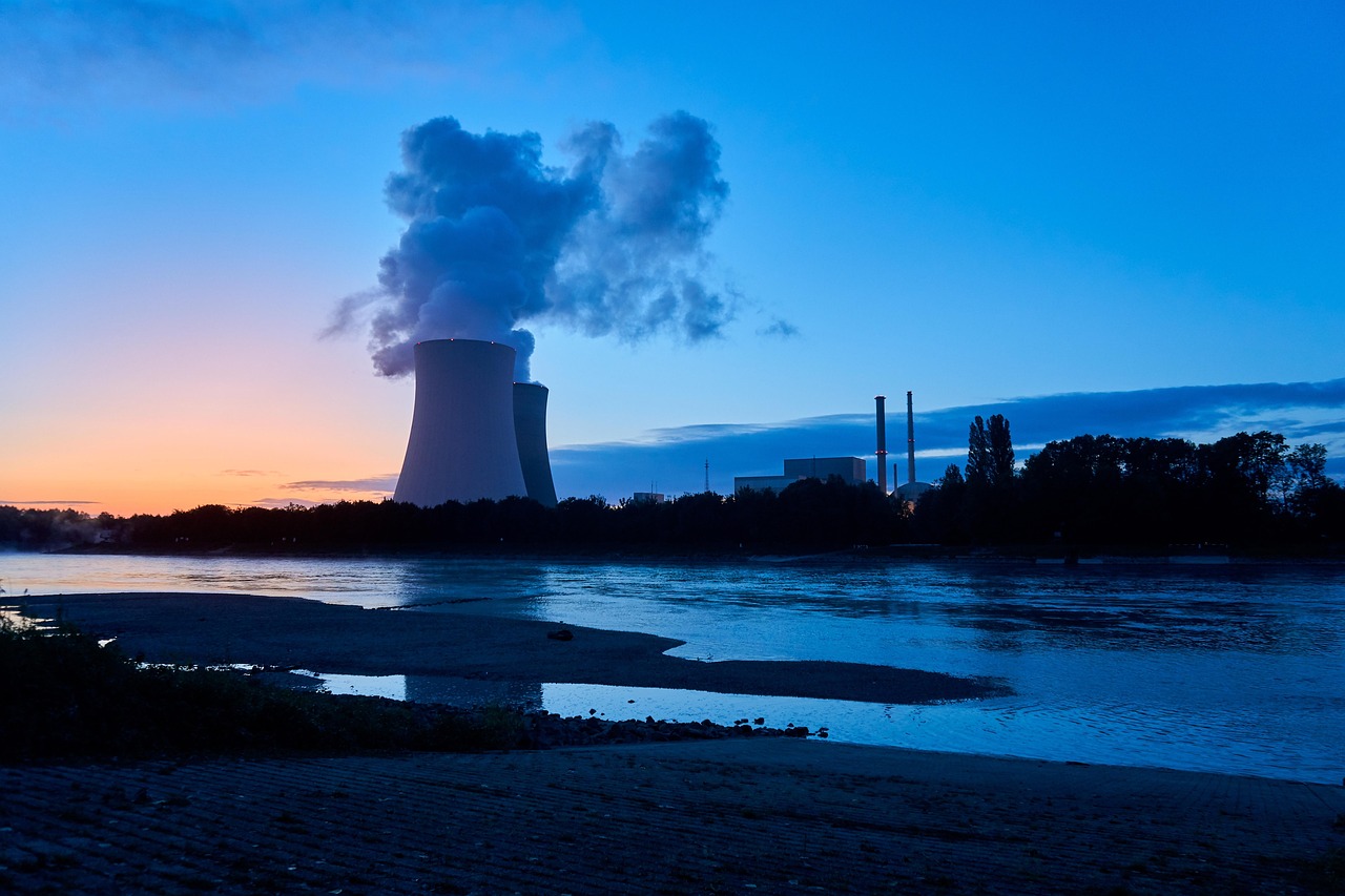 découvrez l'univers fascinant de l'énergie nucléaire, ses applications, ses avantages et ses défis. plongez dans les technologies nucléaires, la recherche scientifique et l'impact environnemental, et apprenez comment cette source d'énergie peut façonner notre avenir.