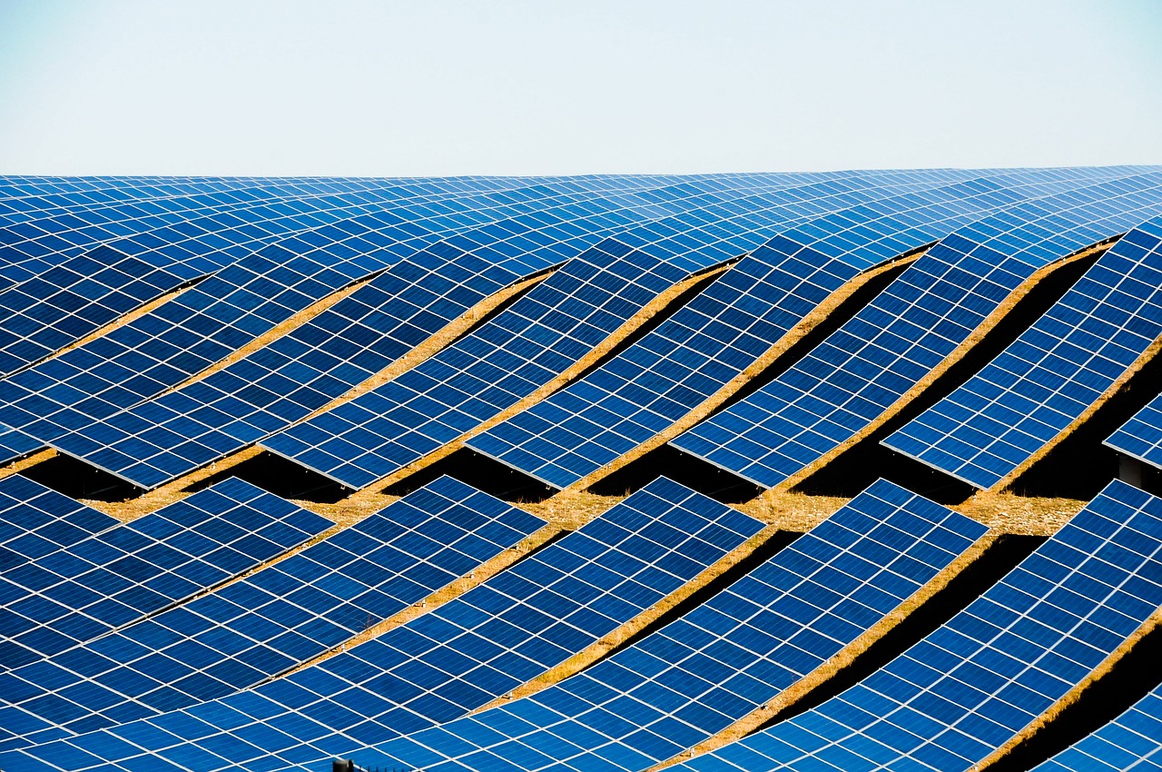 découvrez le monde des photovoltaïques, une solution d'énergie renouvelable innovante qui transforme la lumière du soleil en électricité. apprenez comment cette technologie durable contribue à la réduction des émissions de carbone et à l'autonomie énergétique.