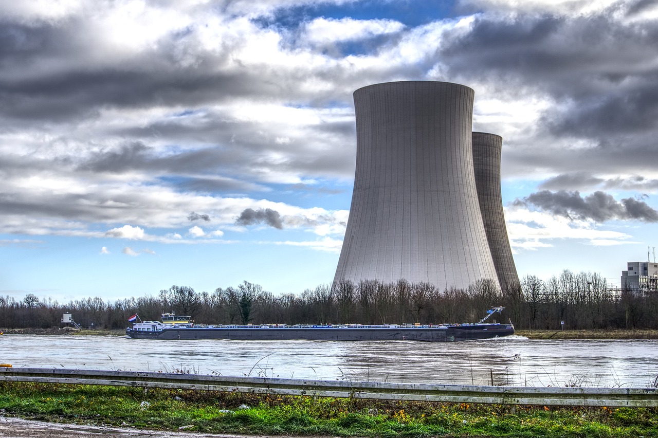 découvrez l'énergie nucléaire : une source puissante et rentable d'électricité, ses avantages, ses défis et son rôle crucial dans la transition énergétique mondiale.